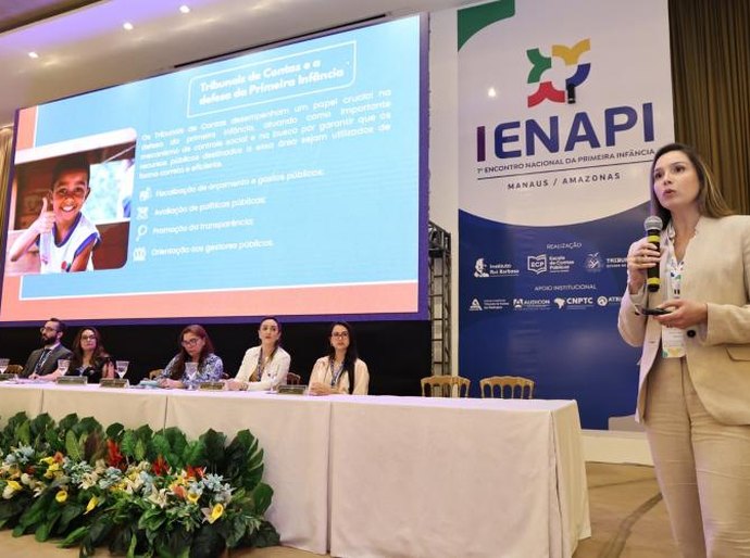 Conselheira Renata Calheiros participa como palestrante do 1º Encontro da Primeira Infância