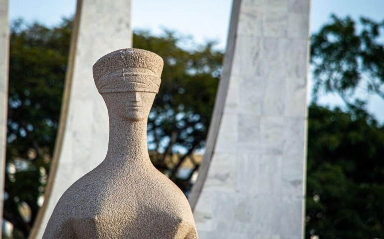 STF forma maioria para manter medidas cautelares contra Bolsonaro
