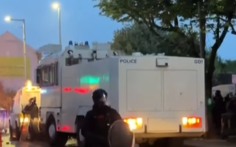 Homem é preso por terrorismo na Irlanda do Norte após atacar Centro Islâmico