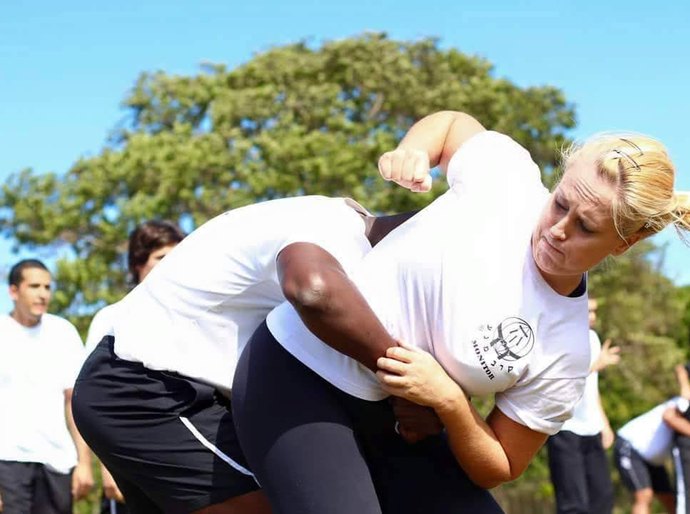 Federação Sul Americana de Krav Maga realiza seminário gratuito de defesa pessoal para mulheres