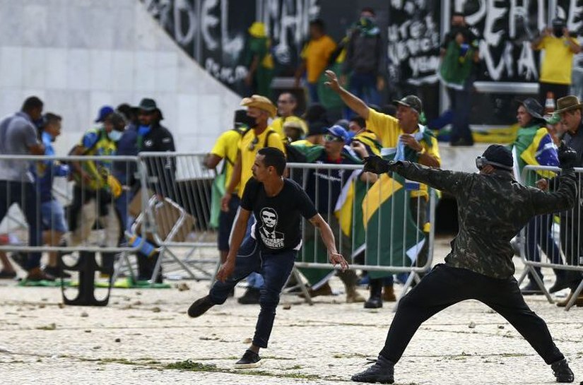 Se for aprovado, projeto de anistia para Bolsonaro será considerado inconstitucional. E é sim.