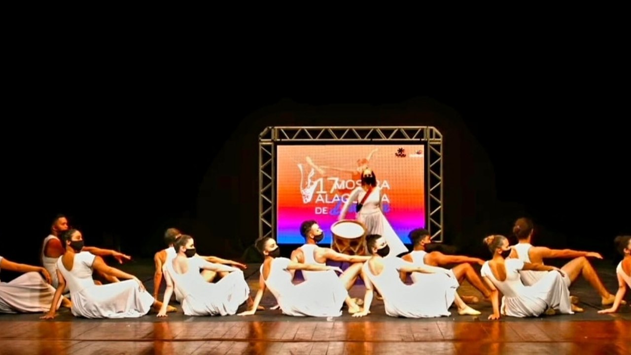 111 anos do Teatro Deodoro: CIA Maria Emília Clark estreia Savium no palco e Favela Parque segue em sua programação na Praça Deodoro
