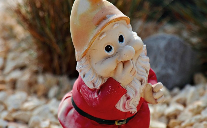 Polícia alerta para gnomos misteriosos em jardins no País de Gales