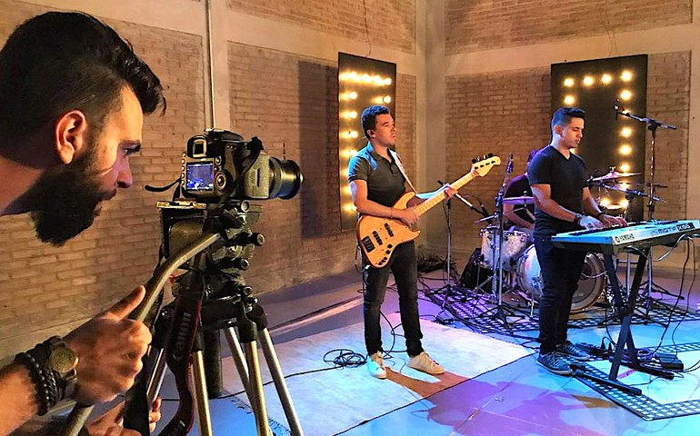 Artistas dão um passo além das lives para reencontrar a emoção dos shows