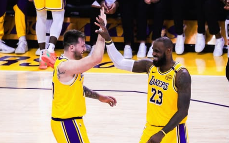 Voltando de lesão, Doncic faz boa estreia em vitória dos Lakers sobre o Jazz na NBA