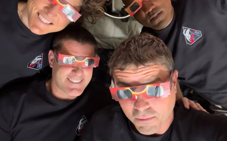 Comandante da Artemis II relata momento tenso com alarme de incêndio durante missão