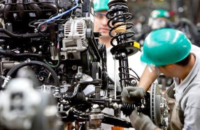 Produção industrial recua 0,2% em julho e acumula efeitos do juro alto