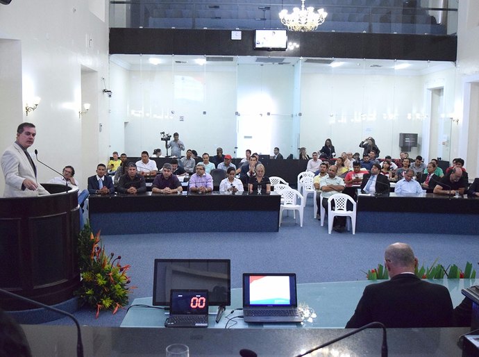Regulamentação do transporte de passageiros por aplicativos é tema de debate na ALE