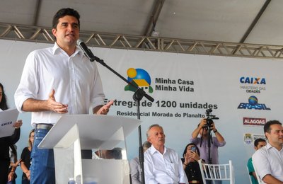 Prefeito Rui Palmeira entrega Residencial Morada do Planalto