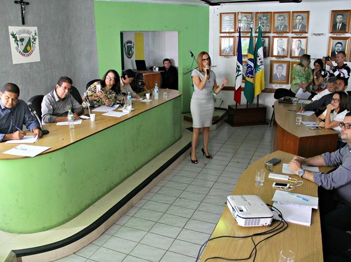 Secretária de Saúde de Arapiraca presta contas em sessão na Câmara