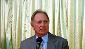 Ex-governador Manoel Gomes de Barros passa por cirurgia de emergência em Maceió