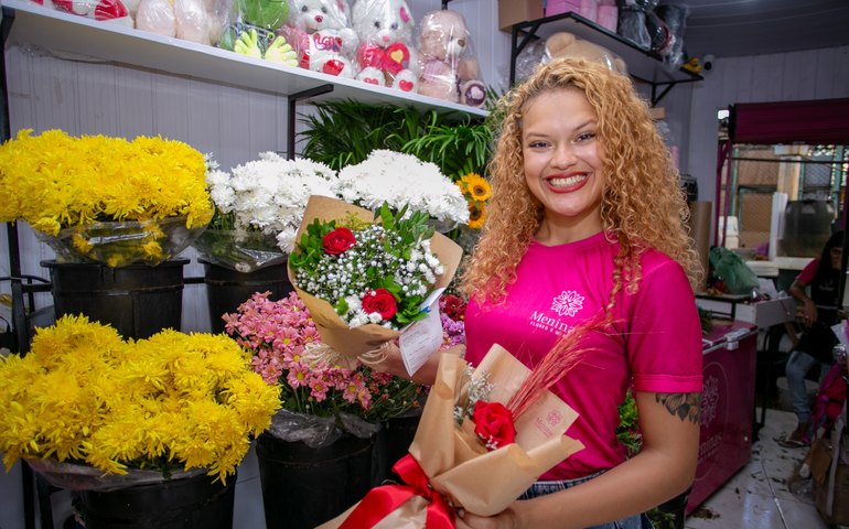 Após 40 anos de espera, Prefeitura inicia entrega do novo Mercado de Maceió com setor de flores renovado