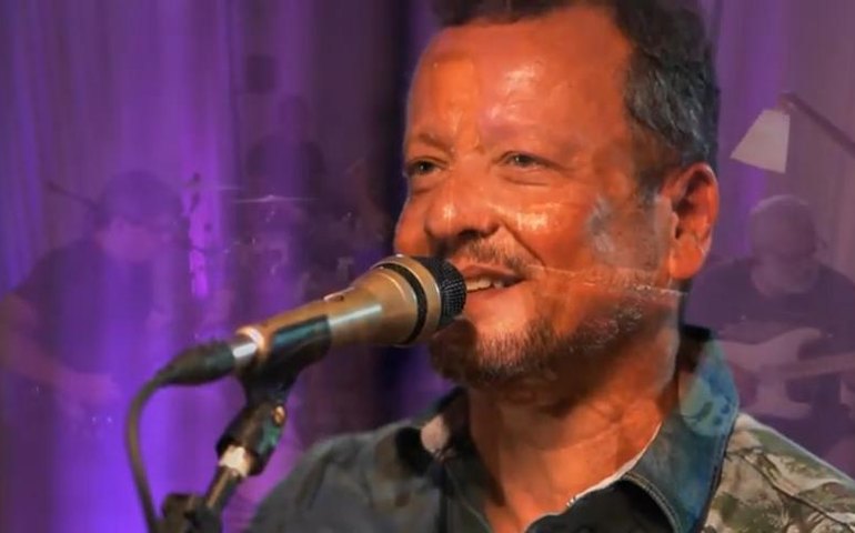 As fantasias iluminadas de Fernando Marcelo