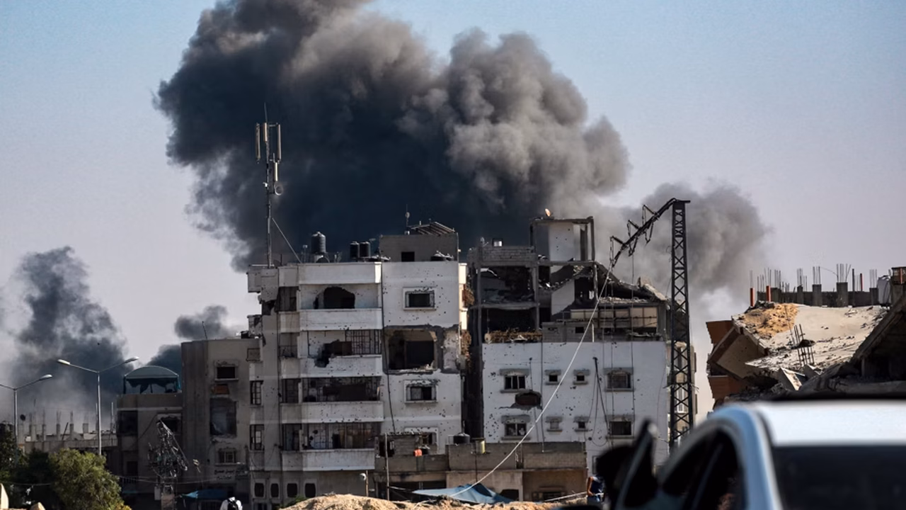 Ataque israelense a zona humanitária deixa 40 mortos em Gaza; país diz ter atingido centro de comando do Hamas