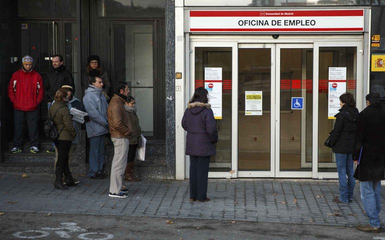 Sindicatos de agricultores na França suspendem bloqueios de rodovias