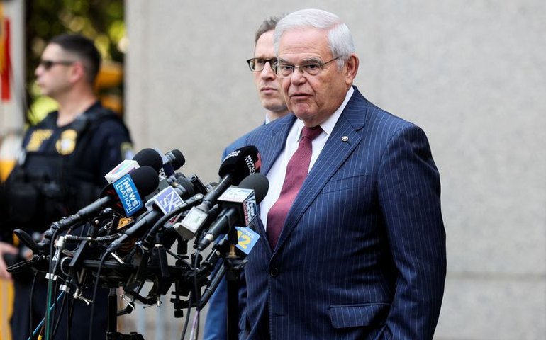 Senador democrata Bob Menendez é condenado por corrupção nos EUA