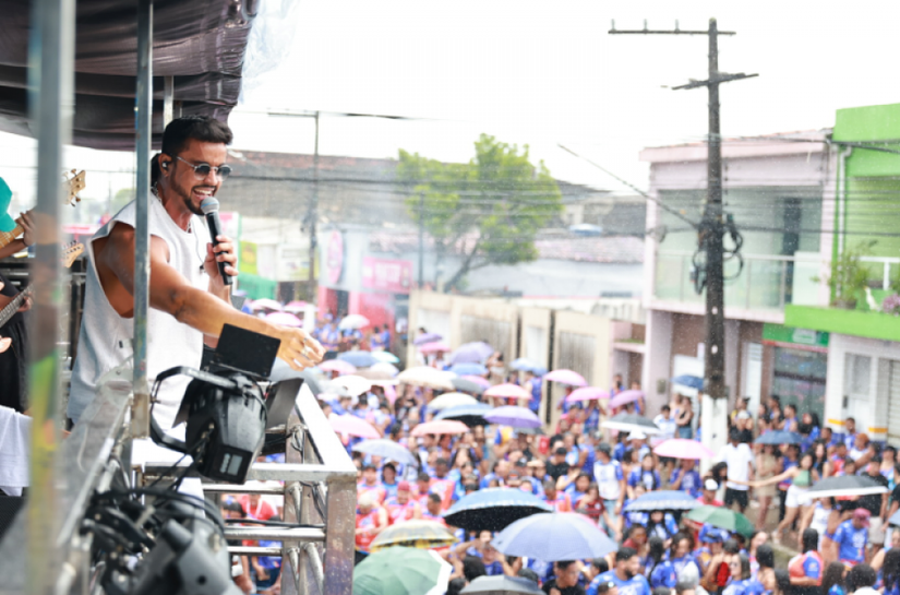 Banda Parangolé arrasta multidão em grande show fechando as festividades de 65 anos de Campo Alegre