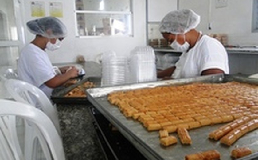 Empresa alagoana produz 60 mil pacotes de biscoitos por mês