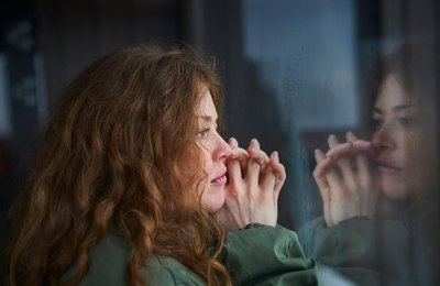 78% das buscas por apoio psicológico entre universitários parte de mulheres