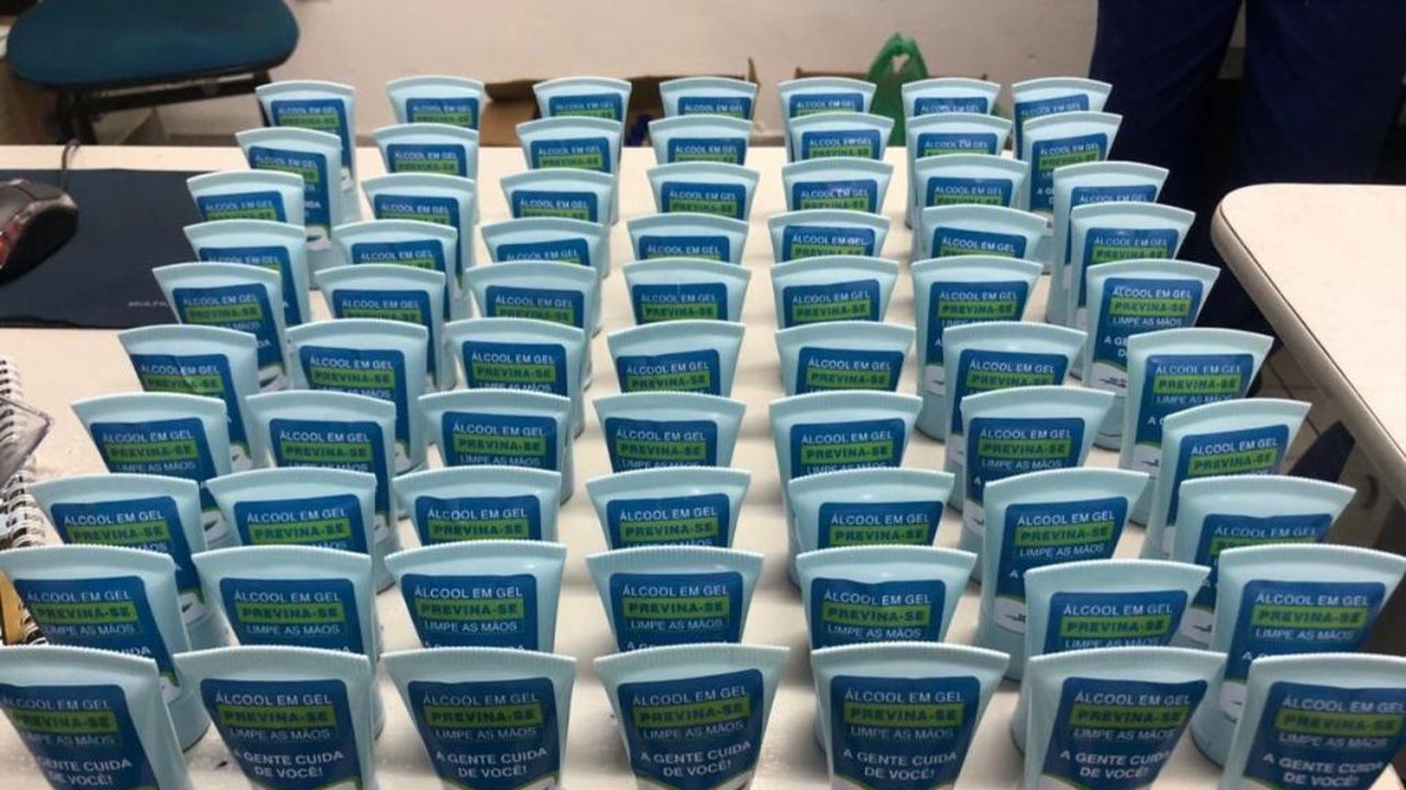 Prefeitura determina que empresas distribuam álcool em gel aos rodoviários