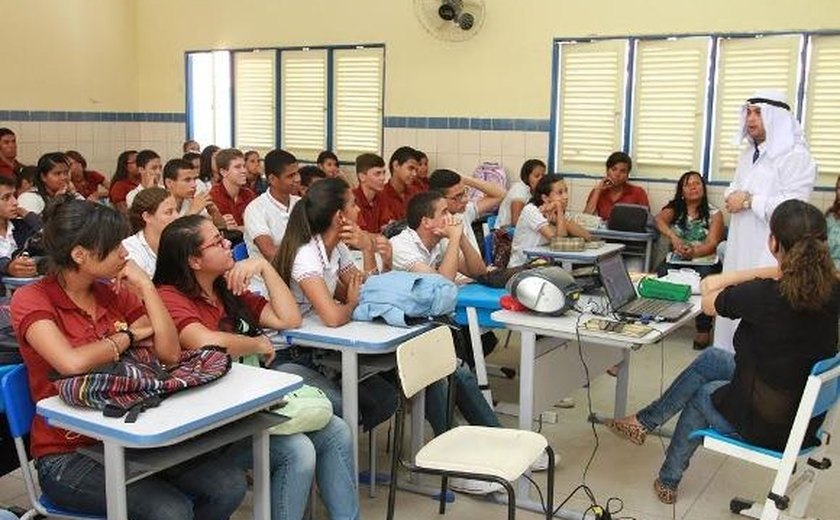 Aula de atualidades para o Enem atrai alunos da rede estadual