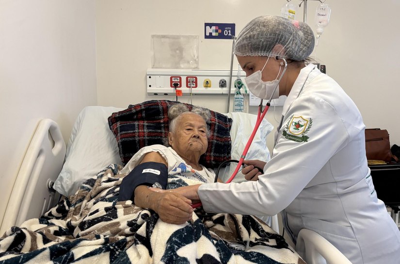 Tratamento no Hospital Metropolitano livra paciente de 98 anos do sofrimento causado por hérnia e vesícula