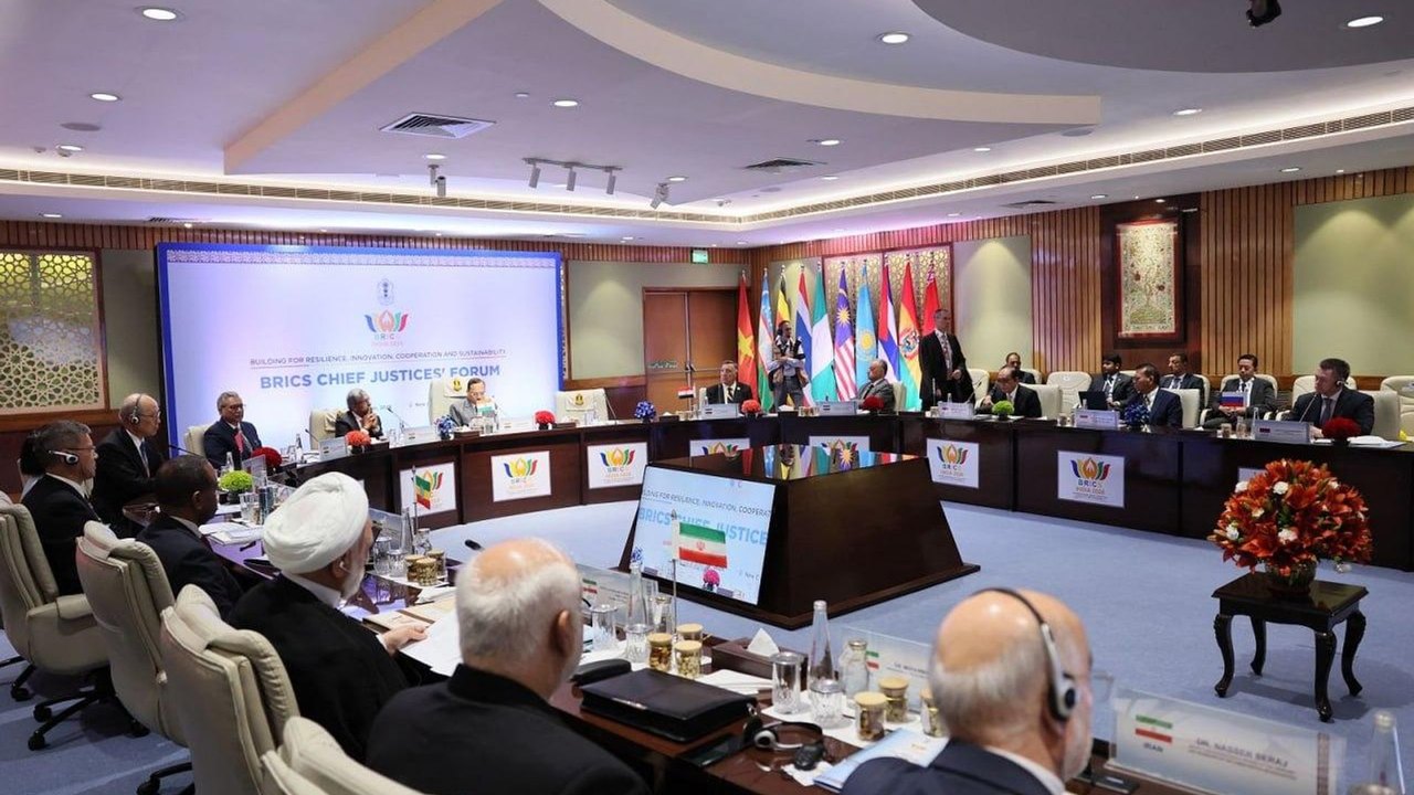 Rússia sugere criar grupo constante para discutir uso de IA na justiça entre supremos tribunais do BRICS