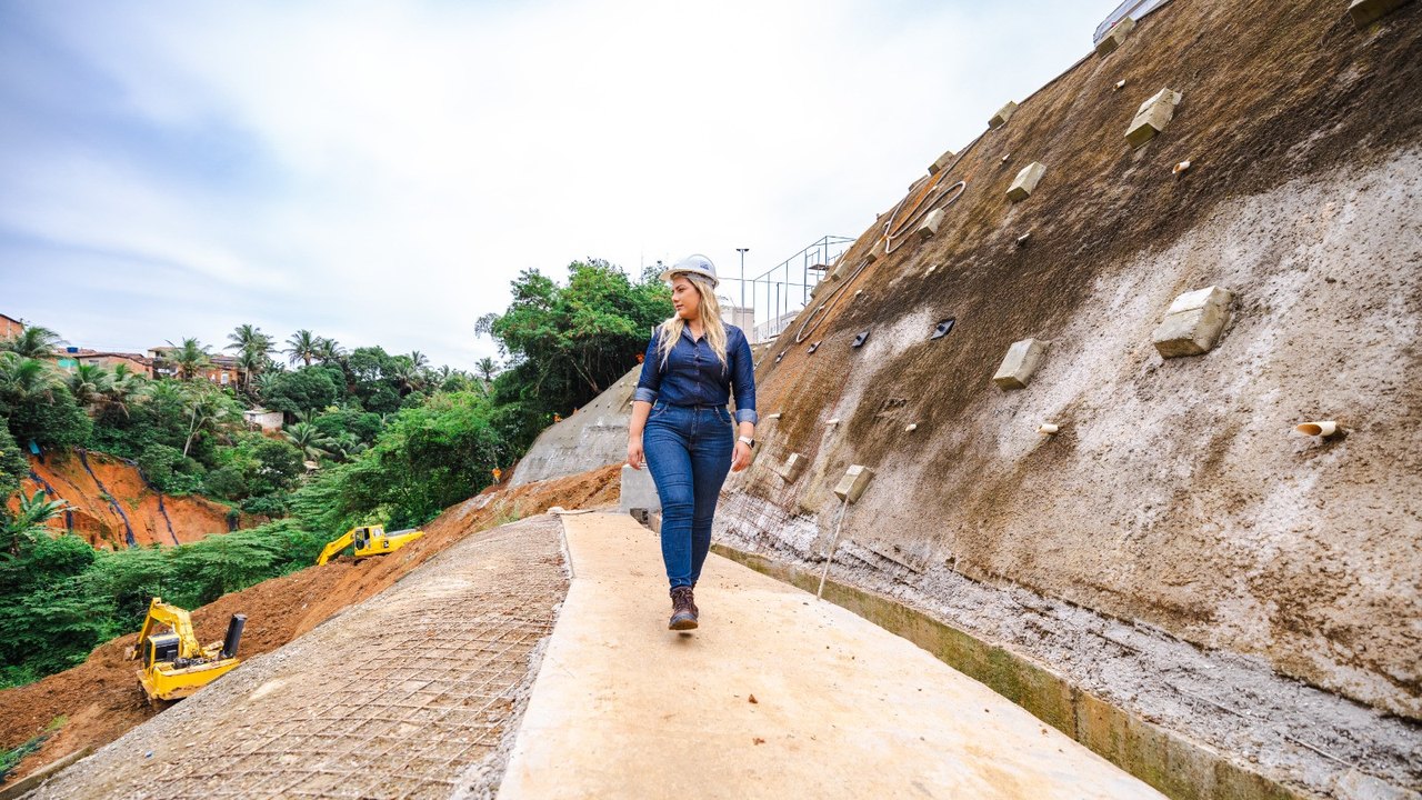 Contenção definitiva de encostas: 'muda a vida das pessoas', diz engenheira que comanda as obras