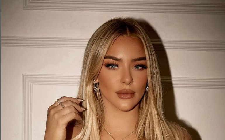 Mulher de Mahrez reclama de vida na Arábia Saudita: ‘piscina é só para homens’