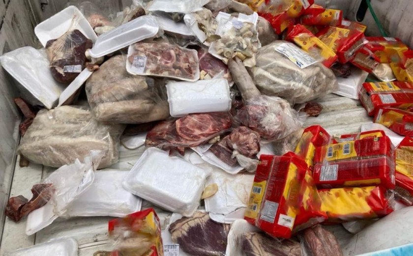 Vigilância Sanitária de Maceió apreende 200 kg de alimentos na Santa Amélia