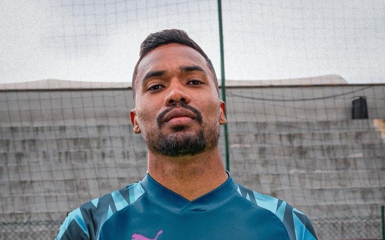 Alex Sandro chega ao Rio para reforçar o Flamengo: 'Ansioso para estrear'