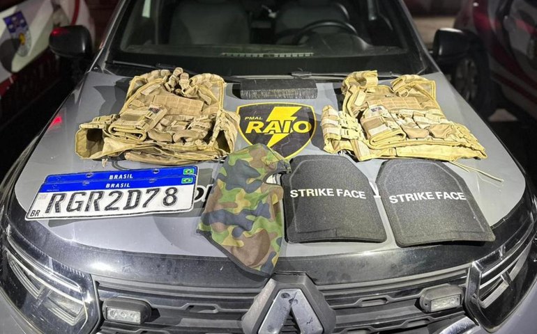 Companhia Raio da PM apreende droga e coletes balísticos no Vale do Reginaldo