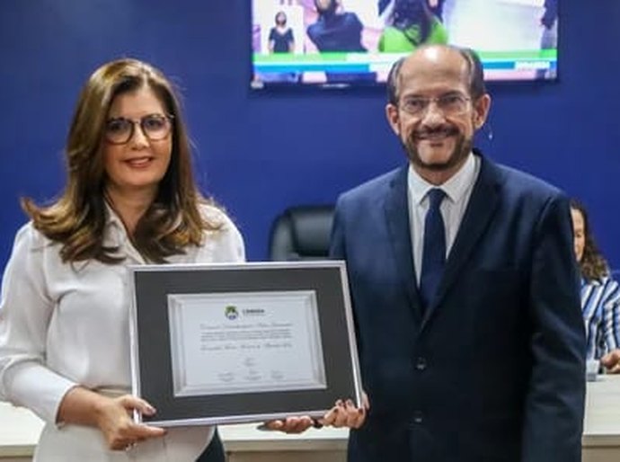 Câmara entrega comenda Mário Guimarães a promotora Fernanda Moreira