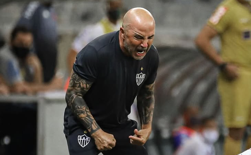 Sampaoli inicia sua 2ª passagem pelo Atlético-MG com longo papo, treino tático e desfalques