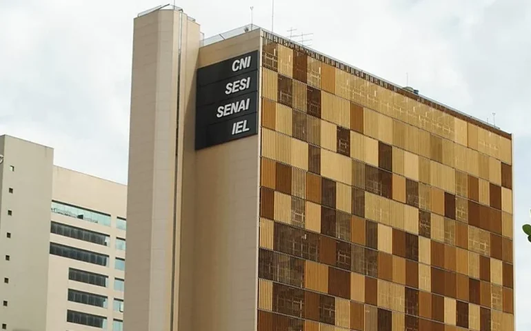 Faturamento e horas trabalhadas na indústria apresentam recuo em setembro, diz CNI