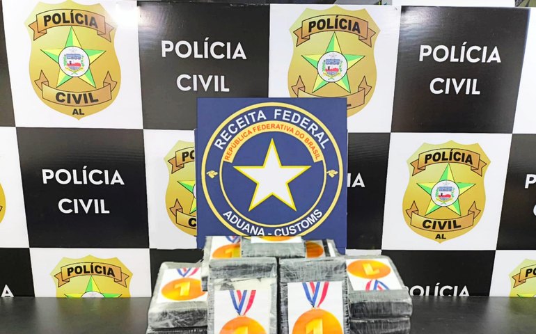 Polícia Civil e Receita Federal apreendem 20 kg de cocaína em Maceió