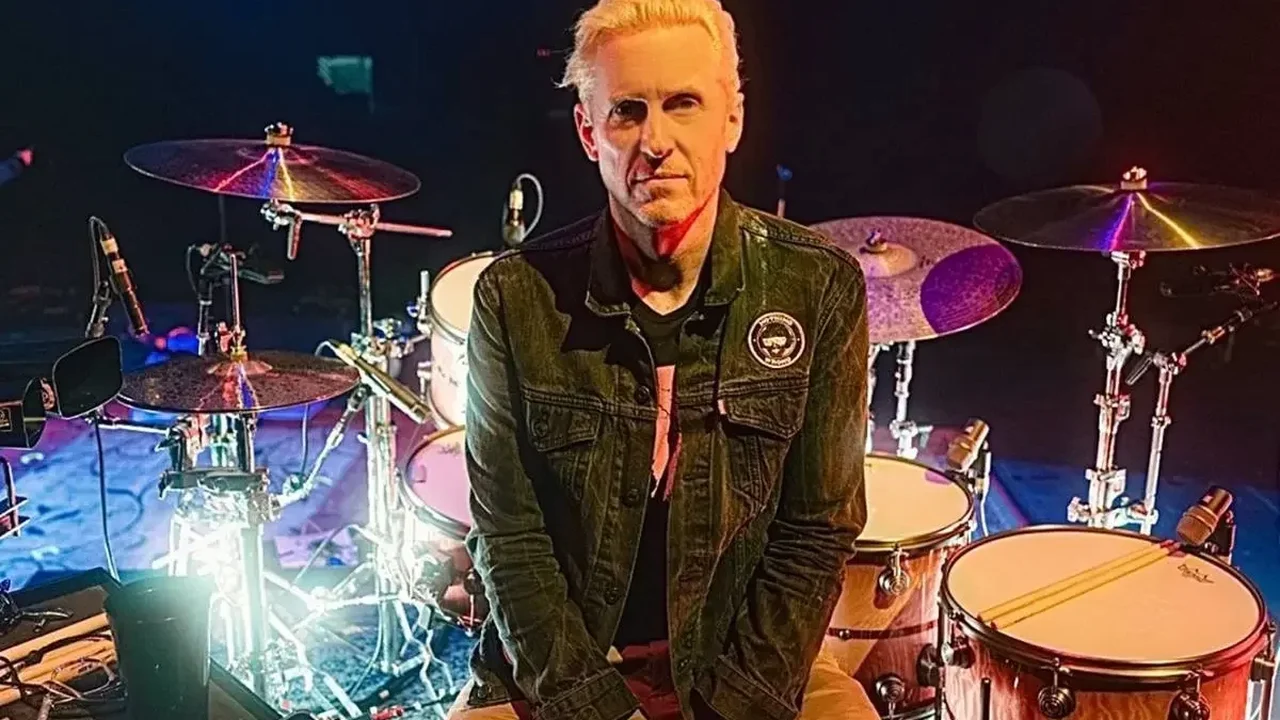 Foo Fighters anuncia Josh Freese como novo baterista