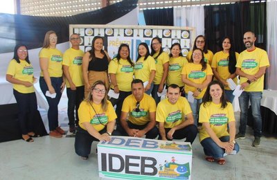 Educação de Campo Alegre realiza entrega de prêmios aos alunos destaque nos simulados para o Ideb 2019