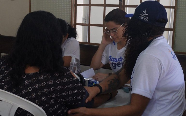 Programas Olhar da Gente e Saúde da Gente realizam mutirão de atendimentos no Barro Duro
