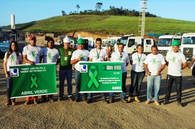Trabalhadores da obra de duplicação da BR-101 participam do “Abril Verde”