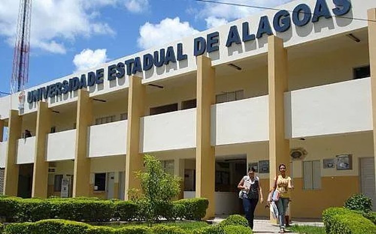 Governador anuncia concurso público com 127 vagas para a Uneal