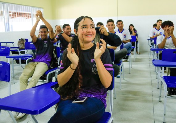 Reconhecimento nacional, novos programas e novo PCC marcam o ano da Educação estadual