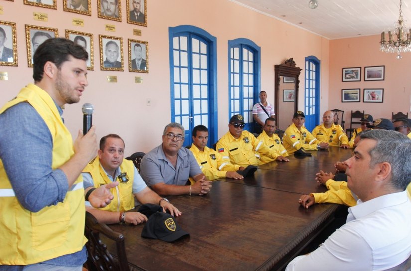 Prefeitura de Marechal entrega novos fardamentos para os agentes de trânsito