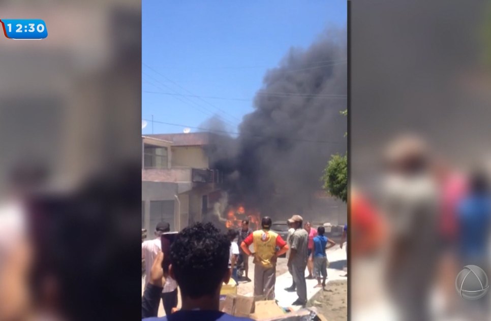 carro pega fogo em poço redondo
