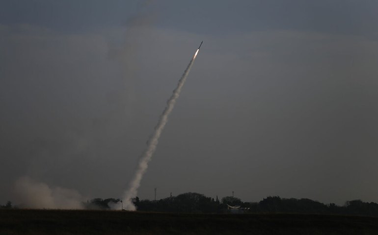 Israel ataca instalações na Síria em resposta a disparo de míssil