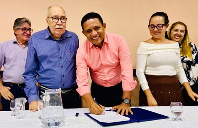 Prefeito Júlio Cezar autoriza repasse de R$ 2 milhões para o Hospital Santa Rita