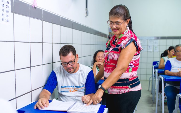 Prefeitura de Maceió nomeia mais 100 profissionais para rede municipal de ensino