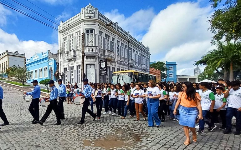 Mais de 500 estudantes participam da Caminhada Literária de Viçosa