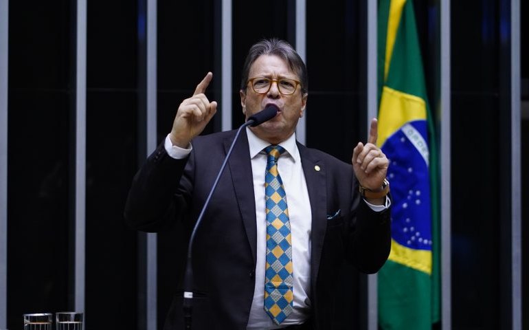 Projeto muda lei penal e extingue saída temporária de presos