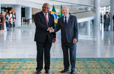 “África do Sul e Brasil atuam para aproximar nossos continentes”, diz Lula ao receber presidente Cyril Ramaphosa